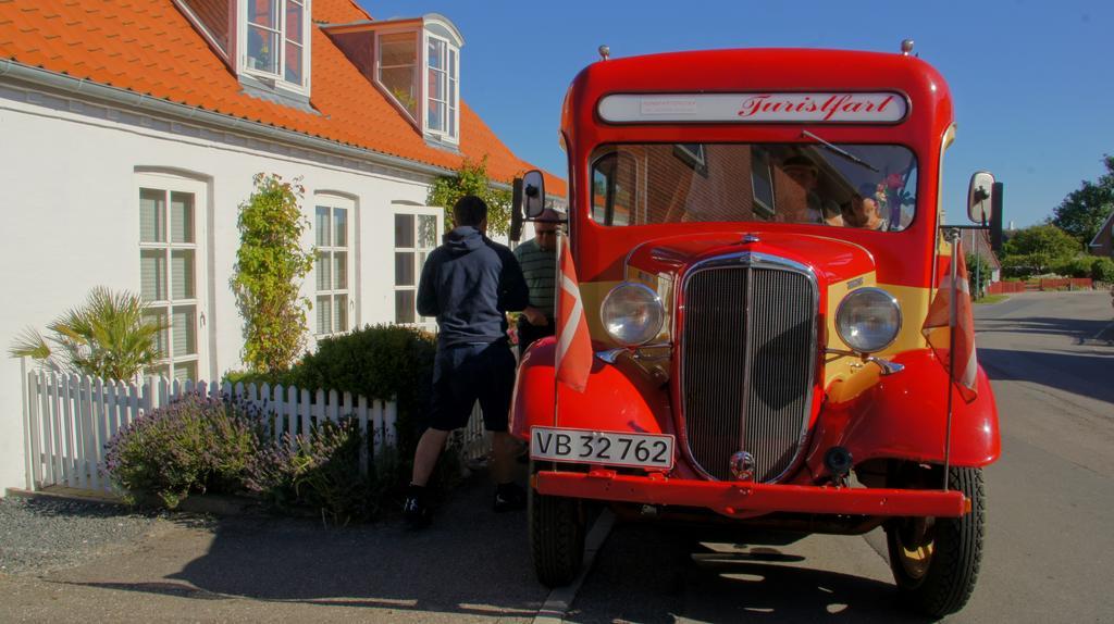 Ballen Badehotel Tranebjerg Bagian luar foto